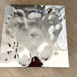 Vintage Gravita by Vice Versa post modern footprint analog bathroom scale